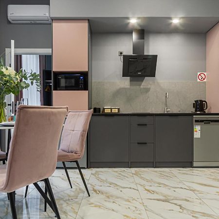 Family Residence Boutique Apartments Lviv Exteriör bild