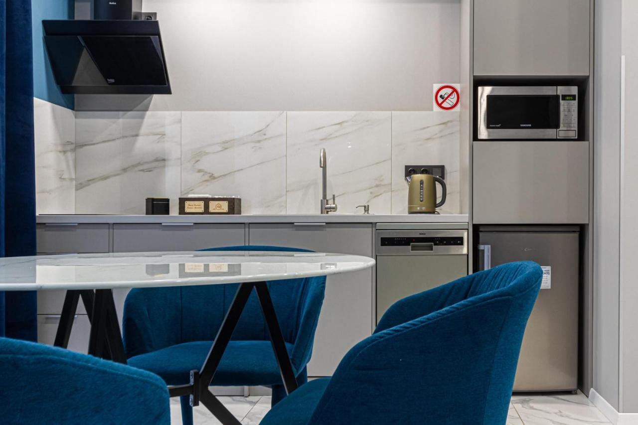 Family Residence Boutique Apartments Lviv Exteriör bild