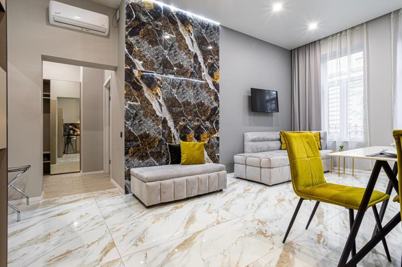 Family Residence Boutique Apartments Lviv Exteriör bild