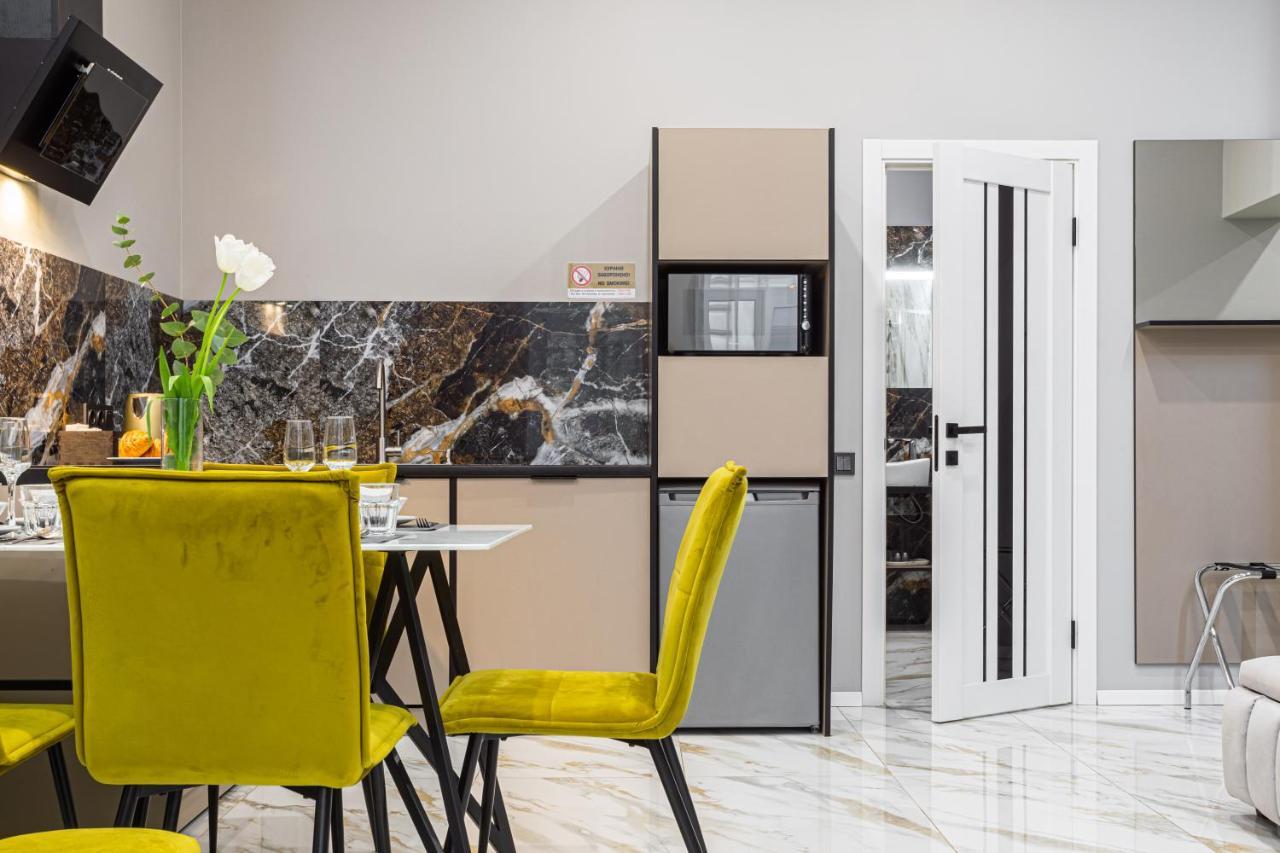 Family Residence Boutique Apartments Lviv Exteriör bild