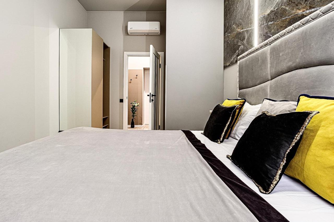 Family Residence Boutique Apartments Lviv Exteriör bild