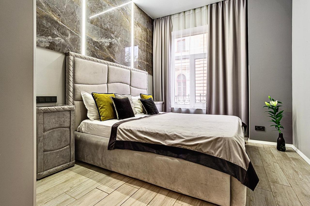 Family Residence Boutique Apartments Lviv Exteriör bild