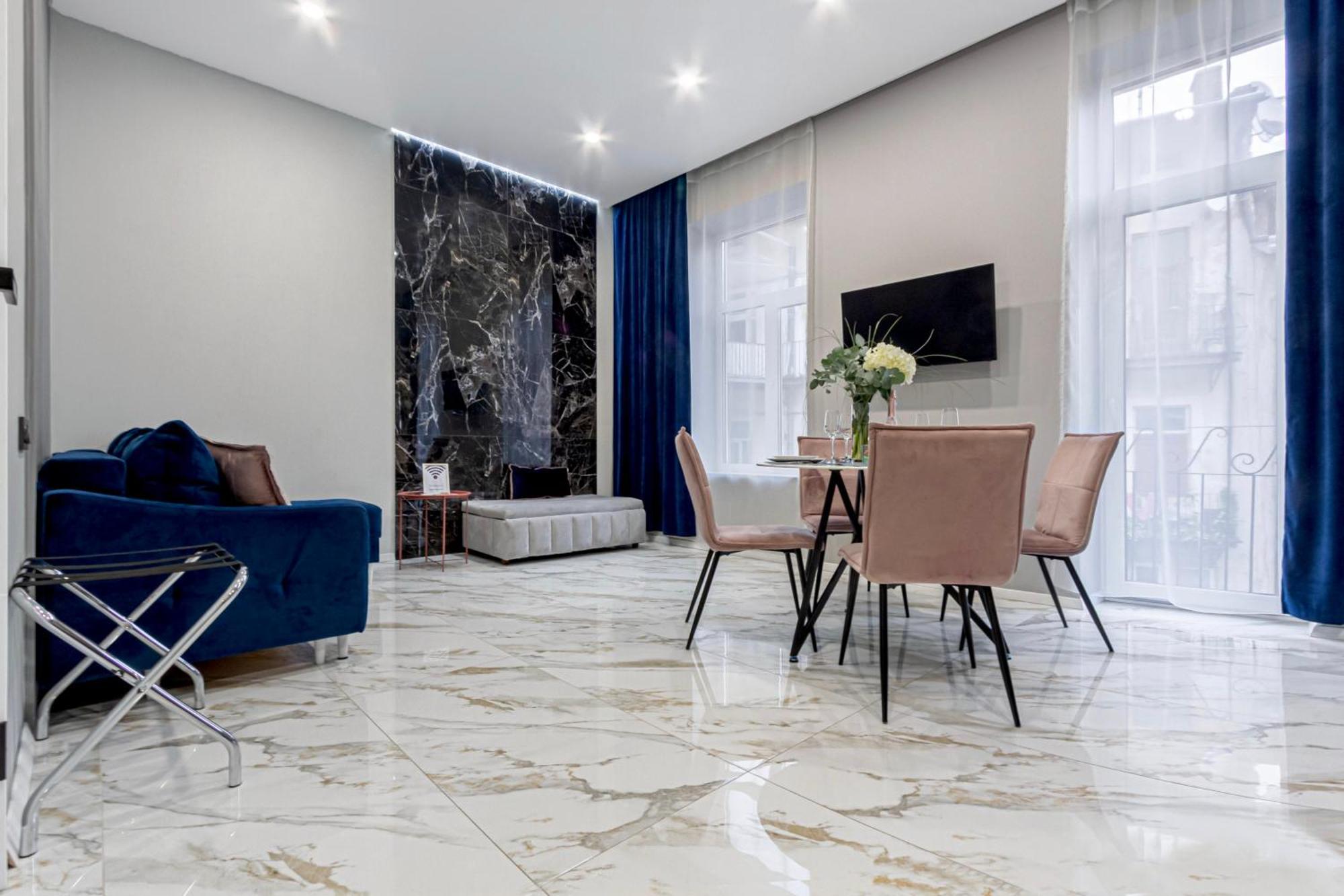 Family Residence Boutique Apartments Lviv Exteriör bild