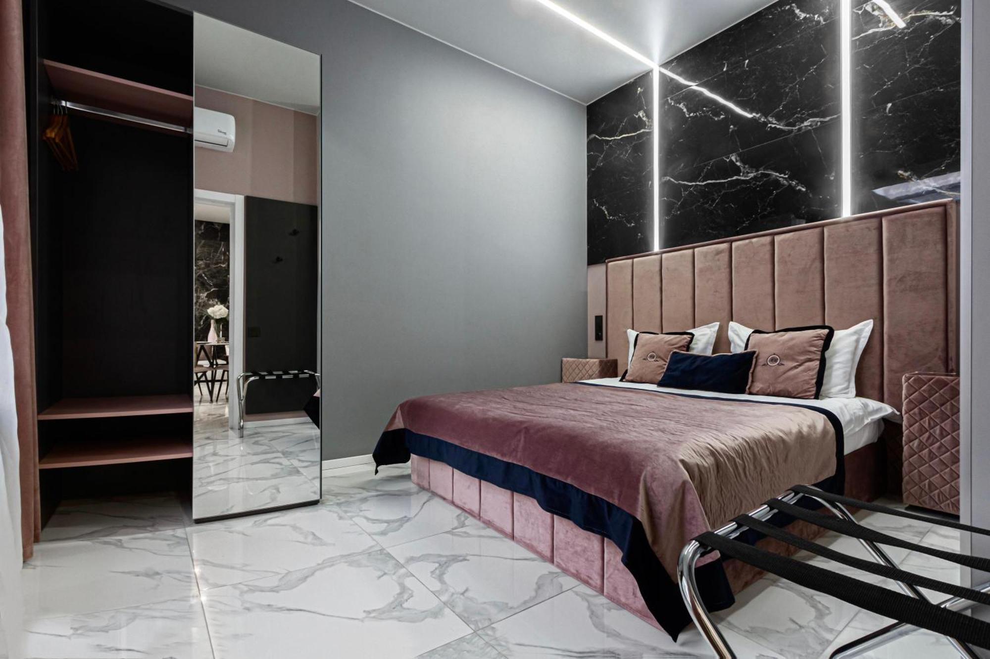 Family Residence Boutique Apartments Lviv Exteriör bild