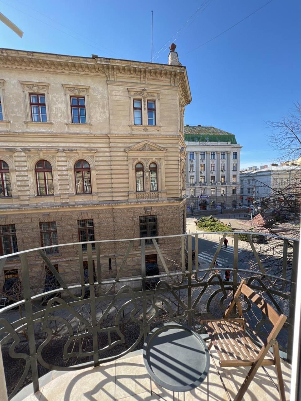 Family Residence Boutique Apartments Lviv Exteriör bild
